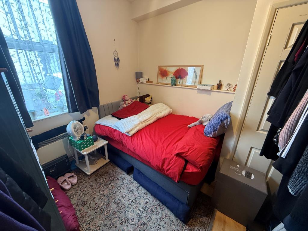 Lot: 145 - BLOCK OF THREE FLATS FOR INVESTMENT - Bedroom Flat A